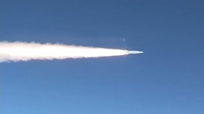 Момент пуска ракеты Кинжал в ходе учений на Черном море Момент пуска ракеты Кинжал в ходе учений на Черном море