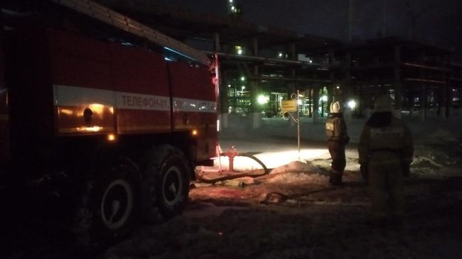 Пожар на территории нефтеперерабатывающего завода в Ухте Пожар на территории нефтеперерабатывающего завода в Ухте