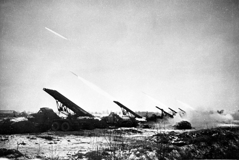 Восточно-Прусская операция. Реактивные установки залпового огня наносят удар по позициям противника