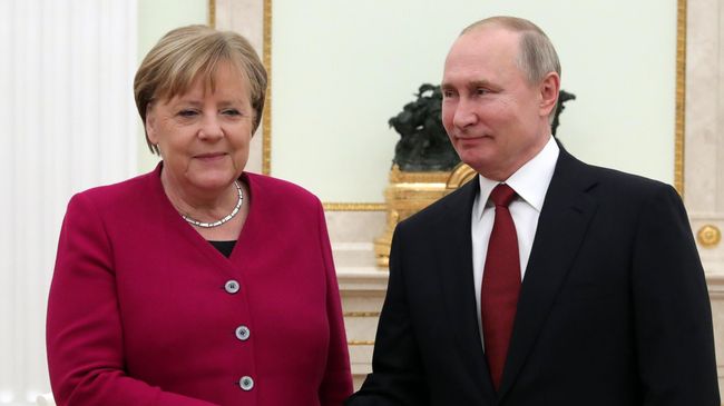 Президент РФ Владимир Путин и федеральный канцлер Германии Ангела Меркель