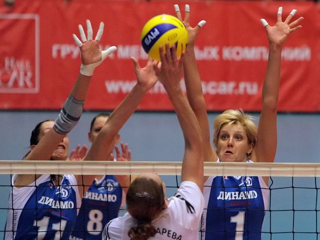 Волейболистки Динамо Екатерина Гамова, Наталия Гончарова и Ольга Николаева (слева направо) 