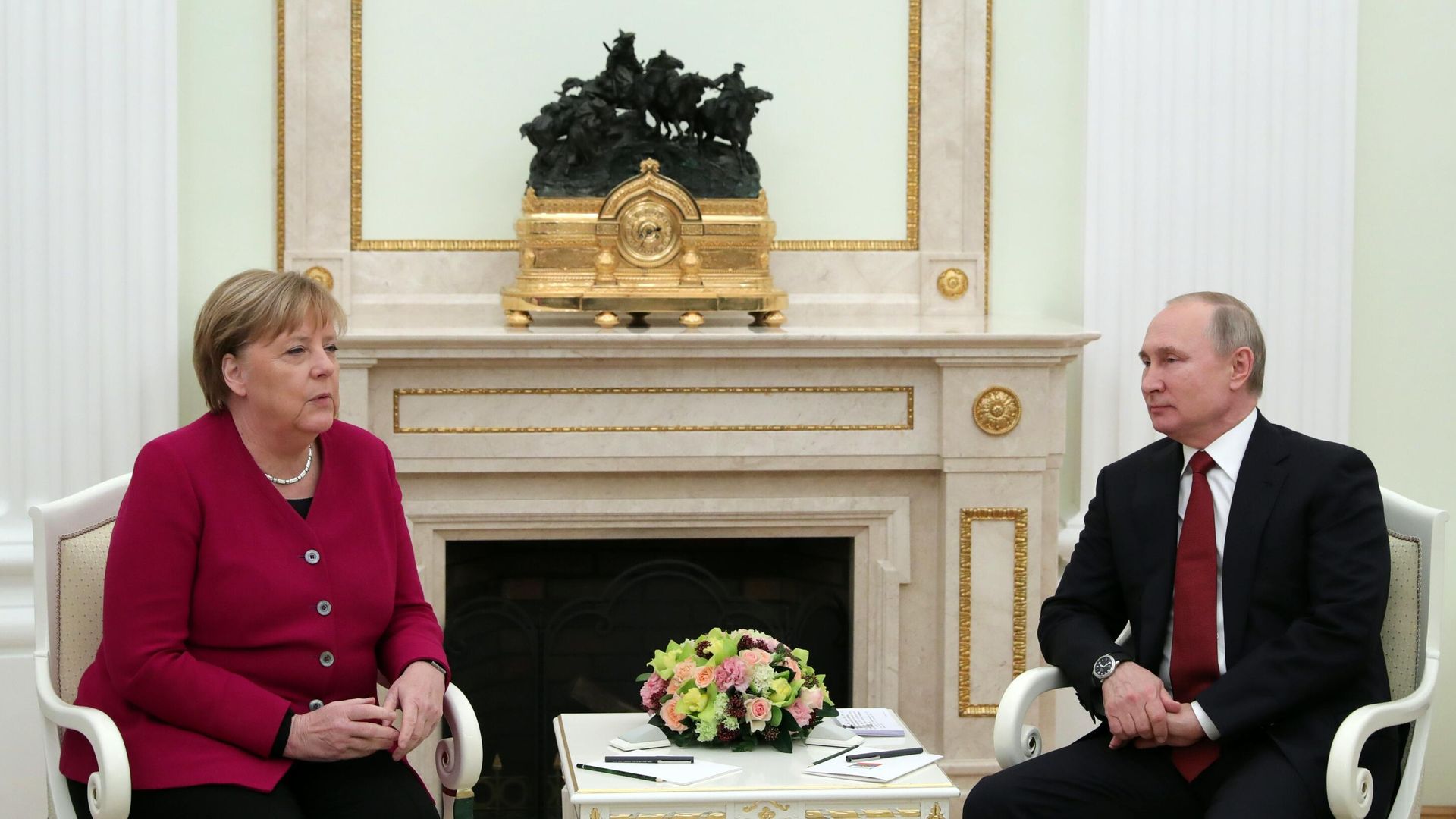 Президент РФ Владимир Путин и федеральный канцлер Германии Ангела Меркель во время встречи - РИА Новости, 1920, 08.04.2021
