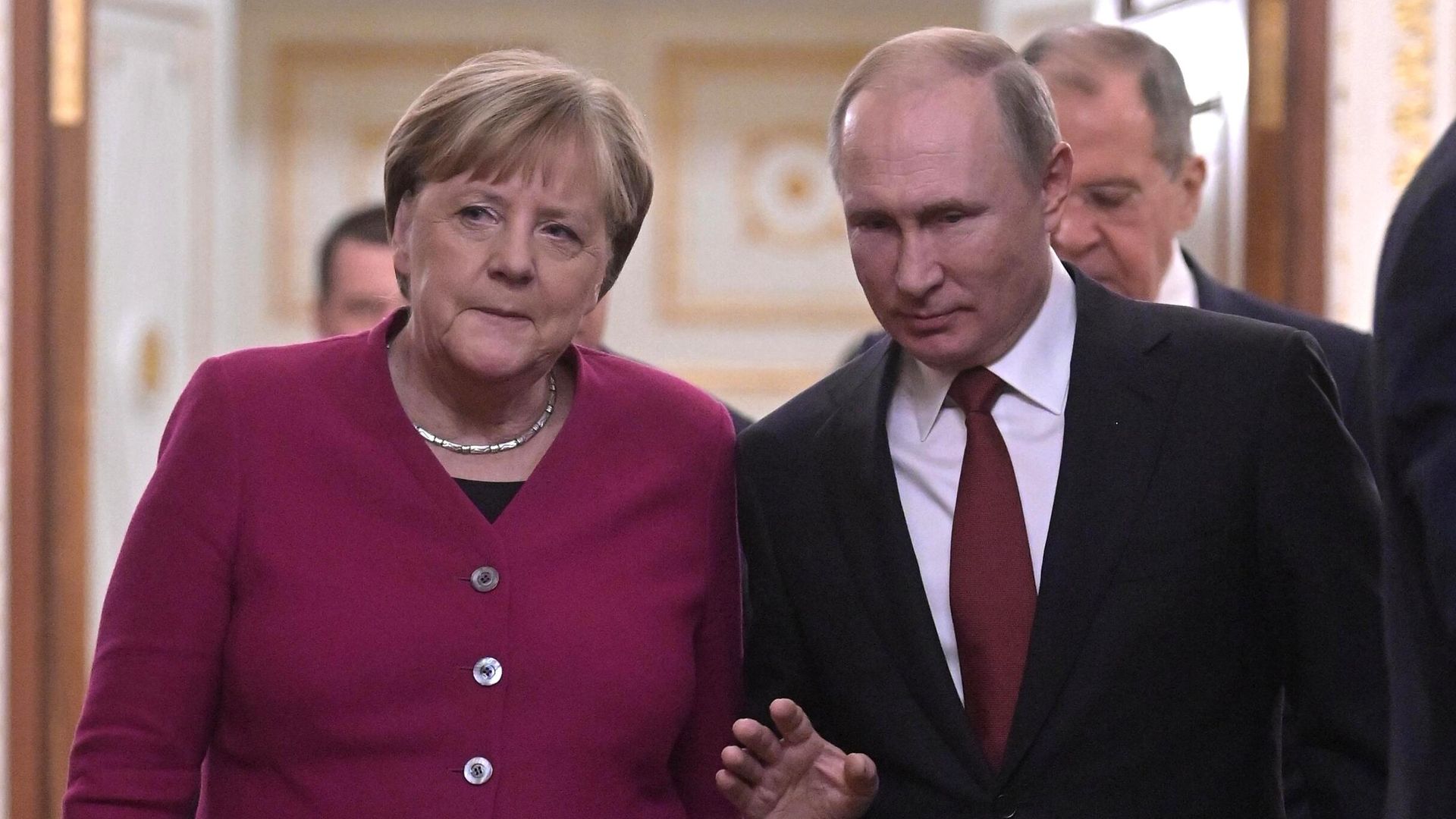 Президент РФ Владимир Путин и федеральный канцлер Германии Ангела Меркель перед совместной пресс-конференцией по итогам встречи Президент РФ Владимир Путин и федеральный канцлер Германии Ангела Меркель перед совместной пресс-конференцией по итогам встречи - РИА Новости, 1920, 21.06.2021
