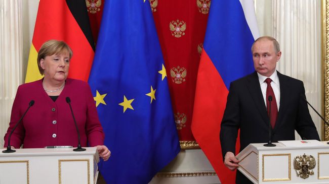 Президент РФ Владимир Путин и федеральный канцлер Германии Ангела Меркель во время совместной пресс-конференции по итогам встречи Президент РФ Владимир Путин и федеральный канцлер Германии Ангела Меркель во время совместной пресс-конференции по итогам встречи