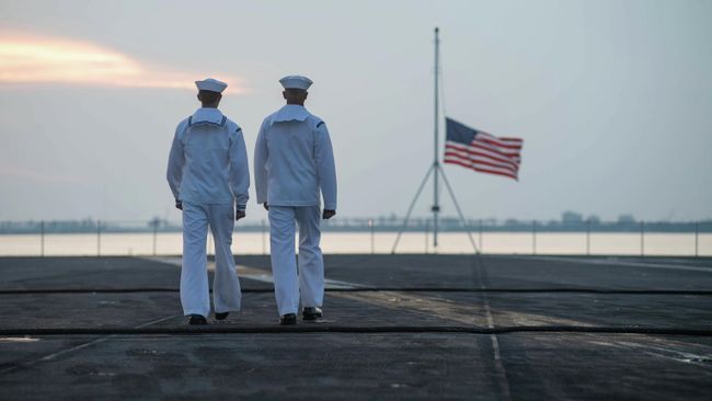 Американские военные на борту авианосца John C. Stennis Американские военные на борту авианосца John C. Stennis