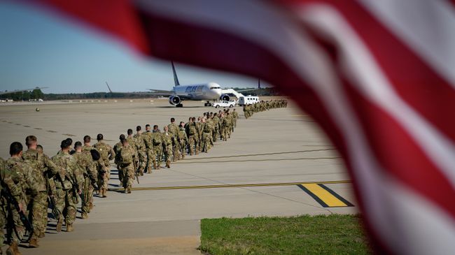 Американские военные перед вылетом на Ближний Восток Американские военные перед вылетом на Ближний Восток