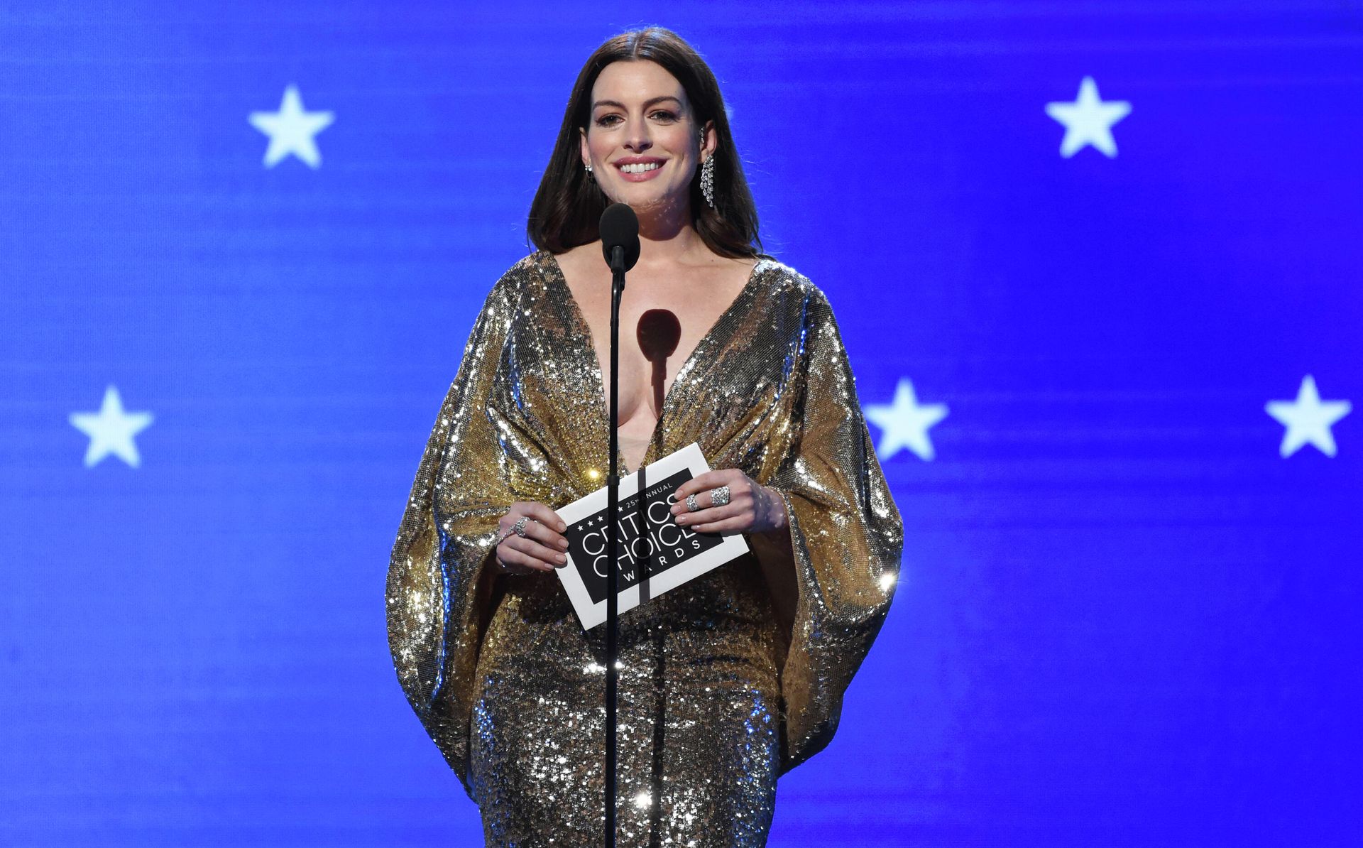 Энн Хэтэуэй на церемонии вручения премии Critics' Choice Awards Энн Хэтэуэй на церемонии вручения премии Critics' Choice Awards - РИА Новости, 1920, 21.08.2025