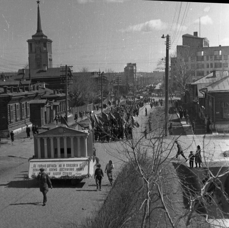 Дом Винничевских (слева). Свердловск (начало 1940-х годов)