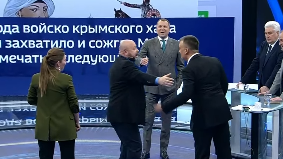 Экс-депутат Рады учинил перепалку в прямом эфире из-за слов о Москве Экс-депутат Рады учинил перепалку в прямом эфире из-за слов о Москве - РИА Новости, 1920, 14.01.2020