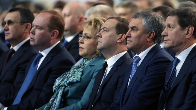Председатель правительства РФ Дмитрий Медведев, председатель Совета Федерации РФ Валентина Матвиенко, первый заместитель председателя Государственной Думы РФ Александр Жуков и председатель Государственной Думы РФ Вячеслав Володин во время ежегодного послания президента РФ Владимира Путина Федеральному Собранию. 20 февраля 2019 Председатель правительства РФ Дмитрий Медведев, председатель Совета Федерации РФ Валентина Матвиенко, первый заместитель председателя Государственной Думы РФ Александр Жуков и председатель Государственной Думы РФ Вячеслав Володин во время ежегодного послания президента РФ Владимира Путина Федеральному Собранию. 20 февраля 2019