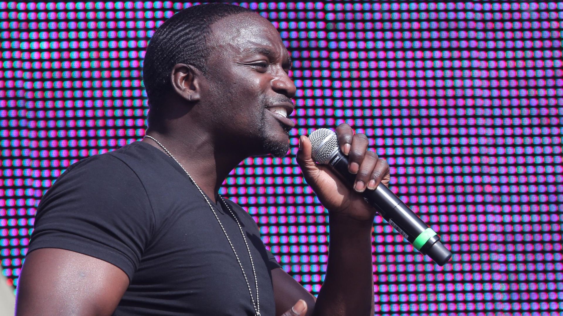 Американский исполнитель R&B и хип-хопа Akon (Эйкон) Американский исполнитель R&B и хип-хопа Akon (Эйкон) - РИА Новости, 1920, 30.04.2025