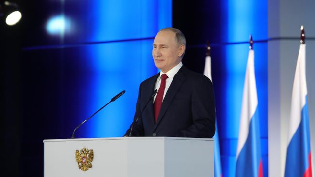 Президент РФ Владимир Путин выступает с ежегодным посланием Федеральному Собранию