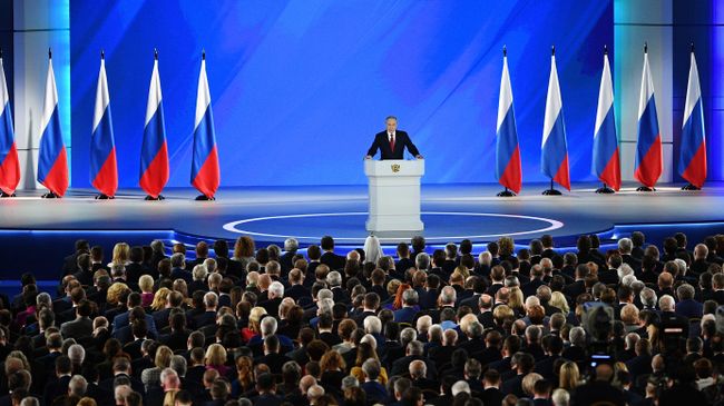 Президент РФ Владимир Путин выступает с ежегодным посланием Федеральному Собранию Президент РФ Владимир Путин выступает с ежегодным посланием Федеральному Собранию