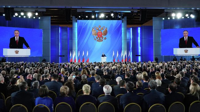Президент РФ Владимир Путин выступает с ежегодным посланием Федеральному Собранию Президент РФ Владимир Путин выступает с ежегодным посланием Федеральному Собранию