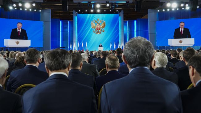 Президент РФ Владимир Путин выступает с ежегодным посланием Федеральному Собранию Президент РФ Владимир Путин выступает с ежегодным посланием Федеральному Собранию