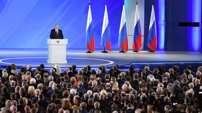 Президент РФ Владимир Путин выступает с ежегодным посланием Федеральному Собранию Президент РФ Владимир Путин выступает с ежегодным посланием Федеральному Собранию