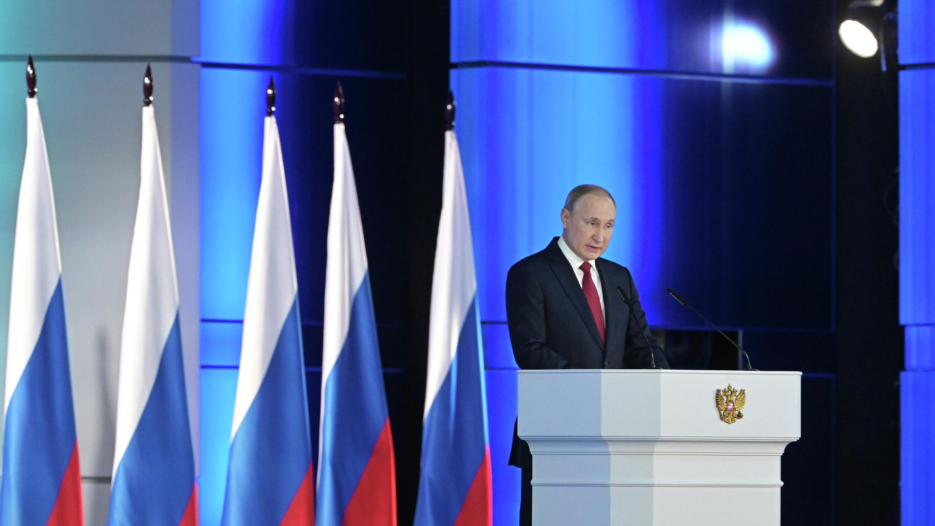 Президент РФ Владимир Путин выступает с ежегодным посланием Федеральному Собранию Президент РФ Владимир Путин выступает с ежегодным посланием Федеральному Собранию - РИА Новости, 1920, 15.01.2020