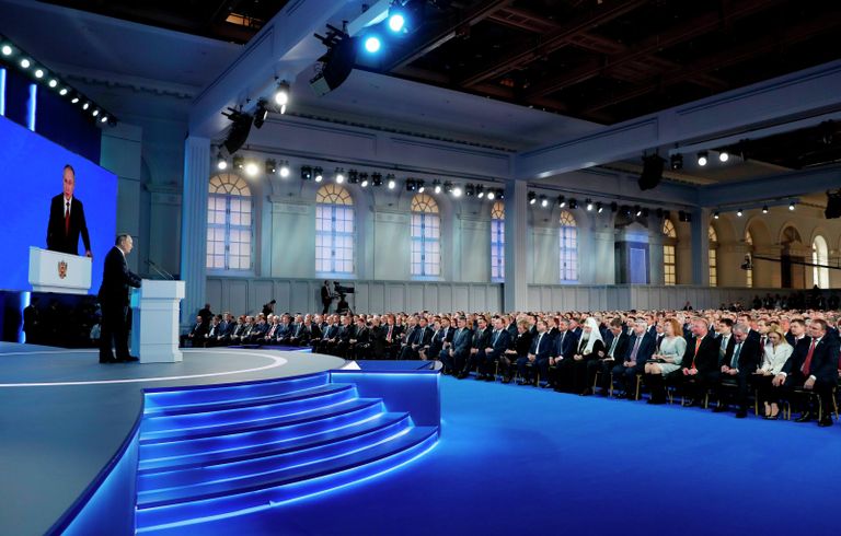 Президент РФ Владимир Путин выступает с ежегодным посланием Федеральному Собранию