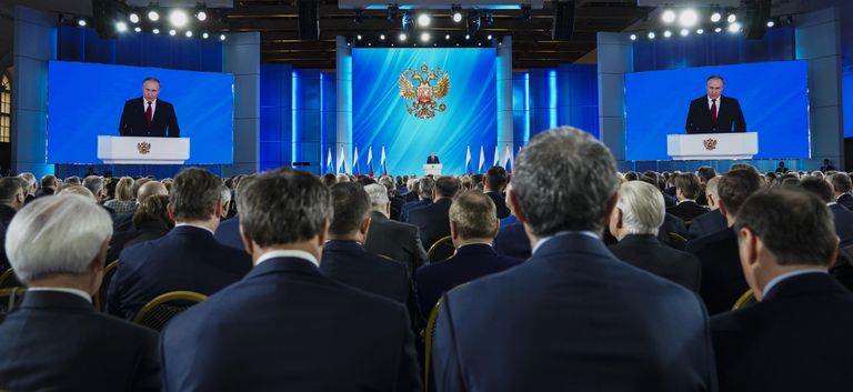 Президент РФ Владимир Путин выступает с ежегодным посланием Федеральному Собранию