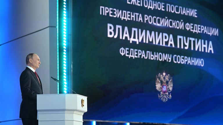 Президент РФ Владимир Путин выступает с ежегодным посланием Федеральному Собранию Президент РФ Владимир Путин выступает с ежегодным посланием Федеральному Собранию