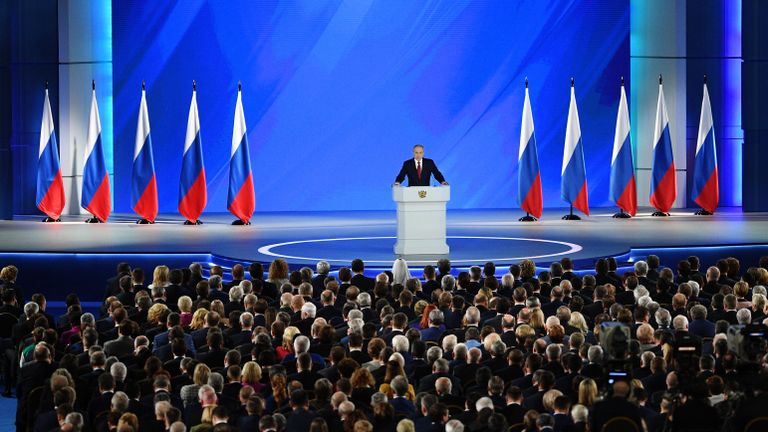 Президент РФ Владимир Путин выступает с ежегодным посланием Федеральному Собранию Президент РФ Владимир Путин выступает с ежегодным посланием Федеральному Собранию