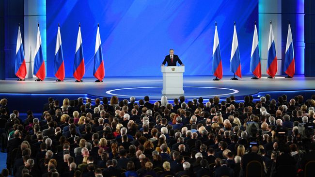 Президент РФ Владимир Путин выступает с ежегодным посланием Федеральному Собранию Президент РФ Владимир Путин выступает с ежегодным посланием Федеральному Собранию