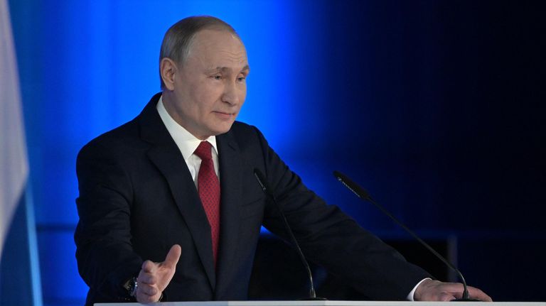 Президент РФ Владимир Путин выступает с ежегодным посланием Федеральному Собранию Президент РФ Владимир Путин выступает с ежегодным посланием Федеральному Собранию