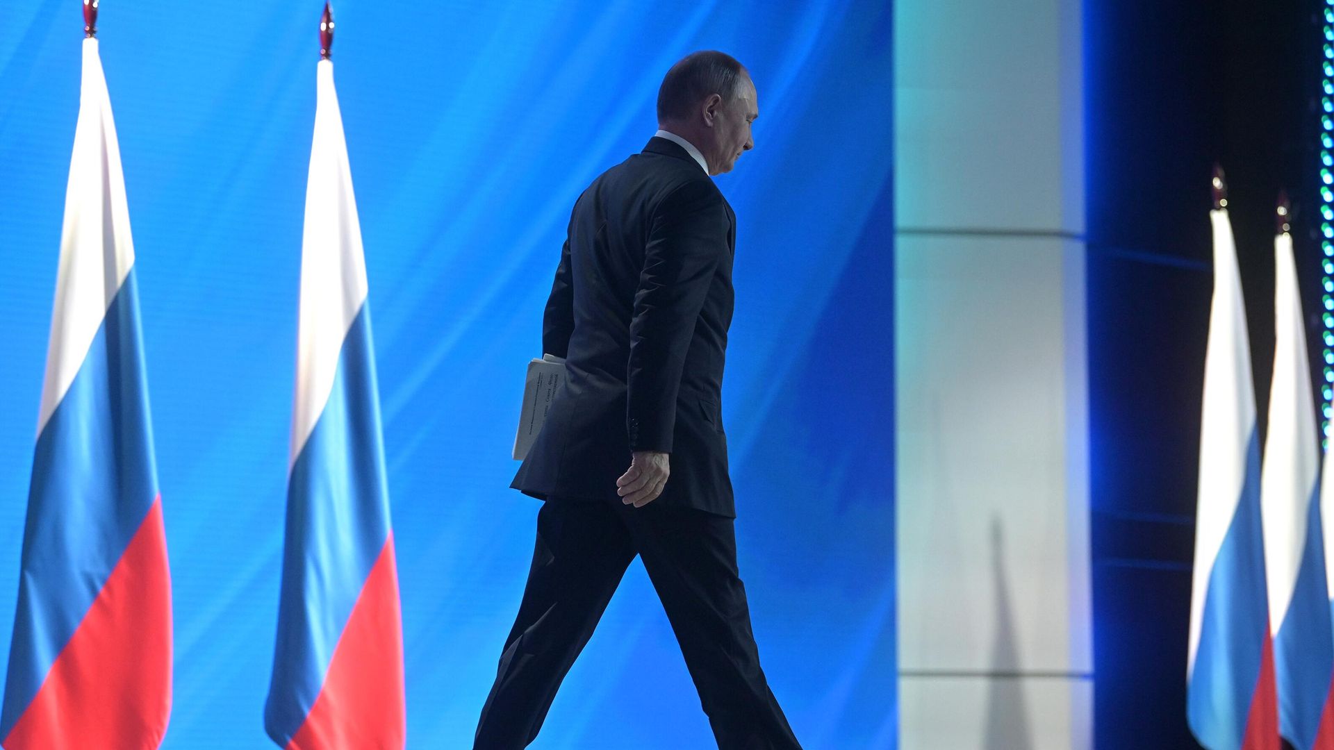 Президент РФ Владимир Путин перед началом ежегодного послания президента РФ Федеральному Собранию Президент РФ Владимир Путин перед началом ежегодного послания президента РФ Федеральному Собранию - РИА Новости, 1920, 29.03.2021