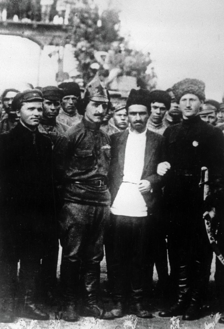Сергей Киров, Серго Орджоникидзе, Анастас Микоян и Михаил Ефремов в годы гражданской войны Сергей Киров, Серго Орджоникидзе, Анастас Микоян и Михаил Ефремов в годы гражданской войны