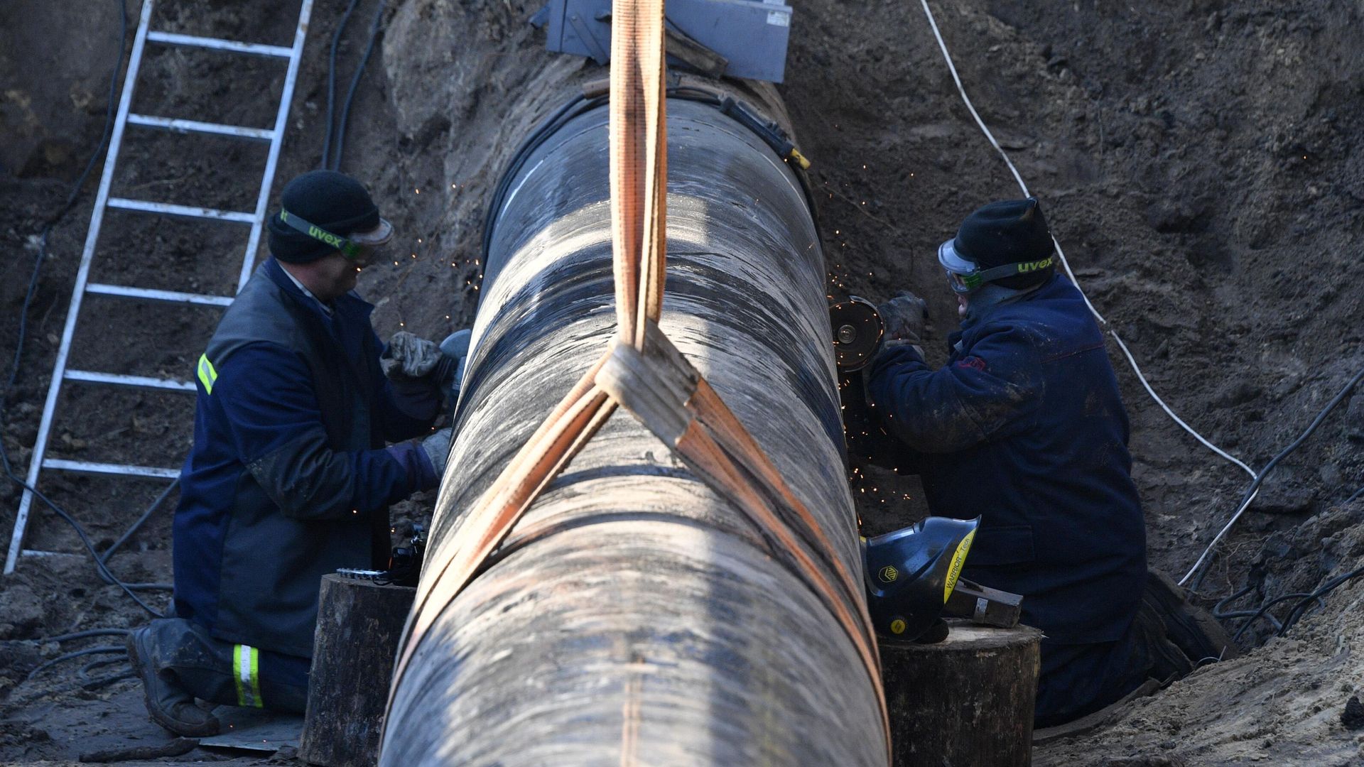 Рабочие ремонтируют участок магистрального нефтепровода Дружба в Гомельской области Рабочие ремонтируют участок магистрального нефтепровода Дружба в Гомельской области - РИА Новости, 1920, 17.11.2021