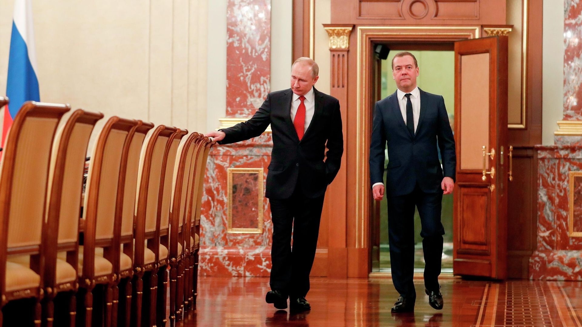 Владимир Путин и Дмитрий Медведев Владимир Путин и Дмитрий Медведев - РИА Новости, 1920, 23.09.2022