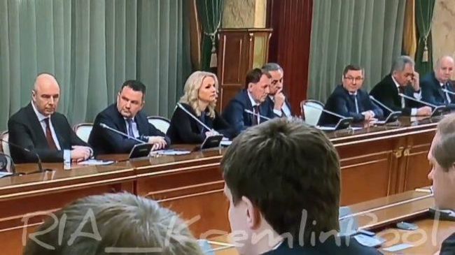 Реакция министров на отставку правительства Реакция министров на отставку правительства