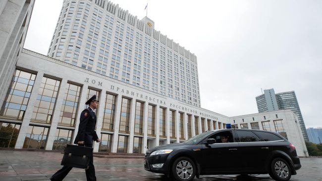 Возле здания Дома правительства РФ