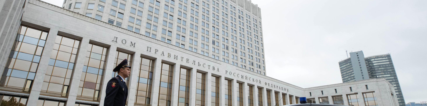 Возле здания Дома правительства РФ Возле здания Дома правительства РФ