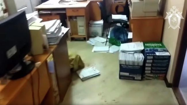 Следственные действия в судебном участке мирового судьи в Новокузнецке, где произошла стрельба. Стоп-кадр видео Следственные действия в судебном участке мирового судьи в Новокузнецке, где произошла стрельба. Стоп-кадр видео