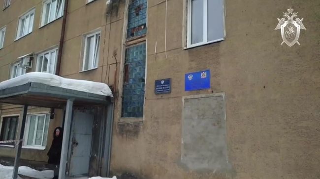 Здание с судебным участком мирового судьи Новокузнецка, где вооруженный мужчина убил судебного пристава и тяжело ранил свидетеля-женщину Здание с судебным участком мирового судьи Новокузнецка, где вооруженный мужчина убил судебного пристава и тяжело ранил свидетеля-женщину