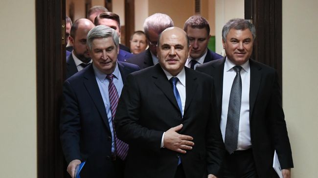 Первый заместитель председателя Государственной Думы РФ Иван Мельников, кандидат на пост премьер-министра РФ Михаил Мишустин и председатель Государственной Думы РФ Вячеслав Володин после встречи с членами фракции Единая Россия в Госдуме Первый заместитель председателя Государственной Думы РФ Иван Мельников, кандидат на пост премьер-министра РФ Михаил Мишустин и председатель Государственной Думы РФ Вячеслав Володин после встречи с членами фракции Единая Россия в Госдуме