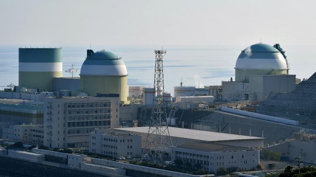 Вид на реактор № 3 атомной электростанции в Икате, Сикоку, префектура Эхимэ, Япония Вид на реактор № 3 атомной электростанции в Икате, Сикоку, префектура Эхимэ, Япония