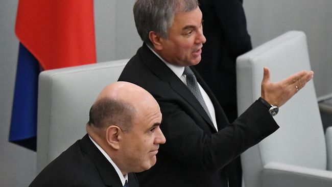 Кандидат на пост премьер-министра РФ Михаил Мишустин и председатель Государственной Думы РФ Вячеслав Володин на пленарном заседании Государственной Думы РФ