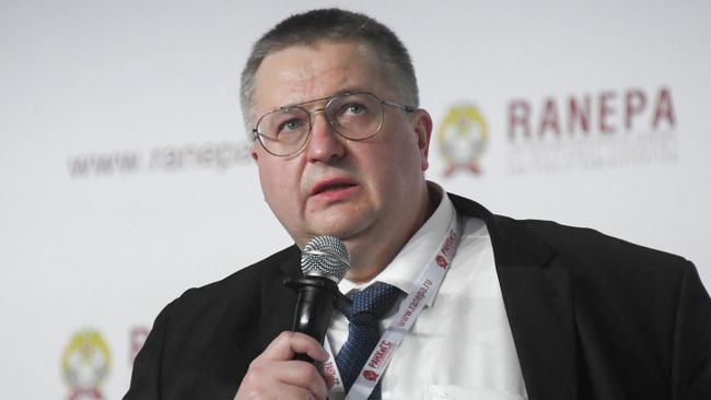 Заместитель руководителя Федеральной налоговой службы РФ Алексей Оверчук на XI Гайдаровском форуме в Москве