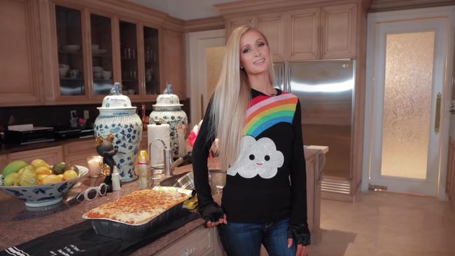 Кадр из шоу Cooking with Paris Кадр из шоу Cooking with Paris
