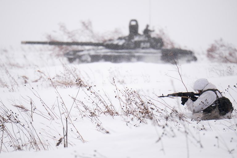 Боевая стрельба в рамках занятий по лыжной подготовке с военнослужащими мотострелкового соединения в Кемеровской области Боевая стрельба в рамках занятий по лыжной подготовке с военнослужащими мотострелкового соединения в Кемеровской области