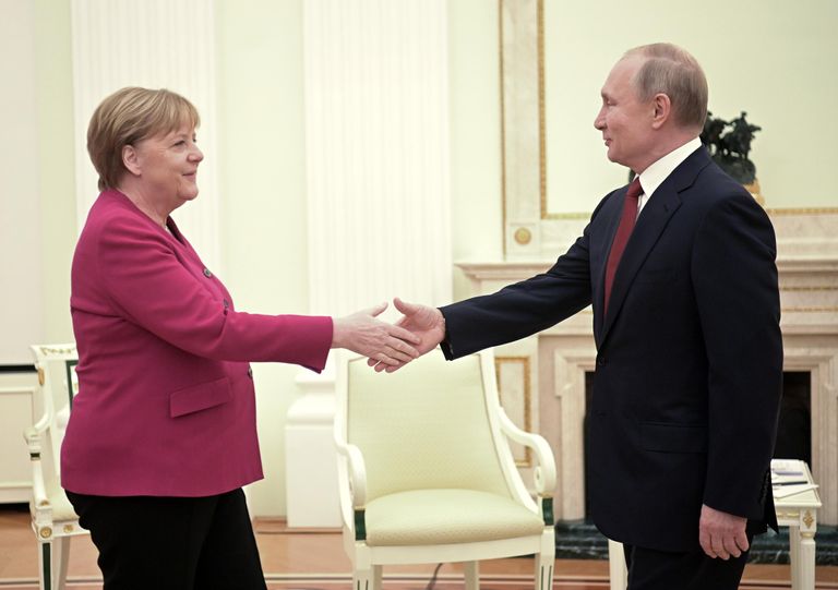 Президент РФ Владимир Путин и федеральный канцлер Германии Ангела Меркель во время встречи. 11 января 2020 Президент РФ Владимир Путин и федеральный канцлер Германии Ангела Меркель во время встречи. 11 января 2020