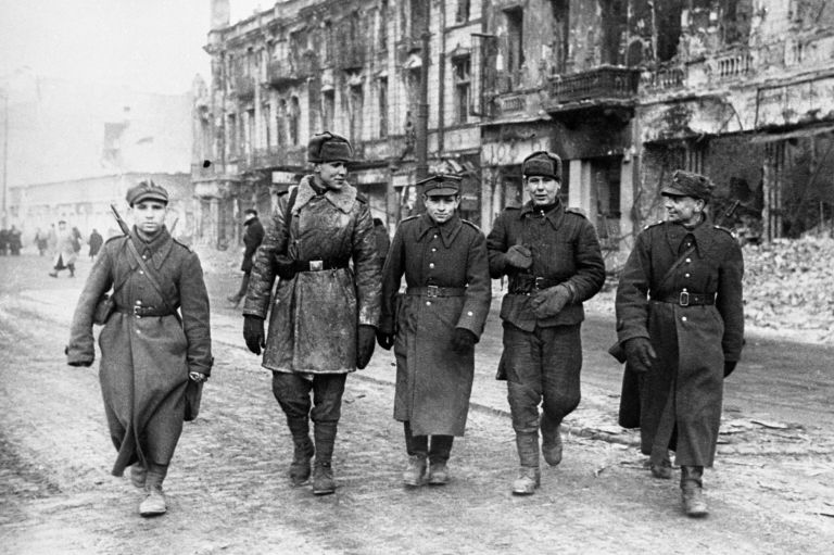 Освобождение Польши от немецко-фашистских захватчиков. Варшавско-Познанская наступательная операция, 14—17 января 1945 г Освобождение Польши от немецко-фашистских захватчиков. Варшавско-Познанская наступательная операция, 14—17 января 1945 г