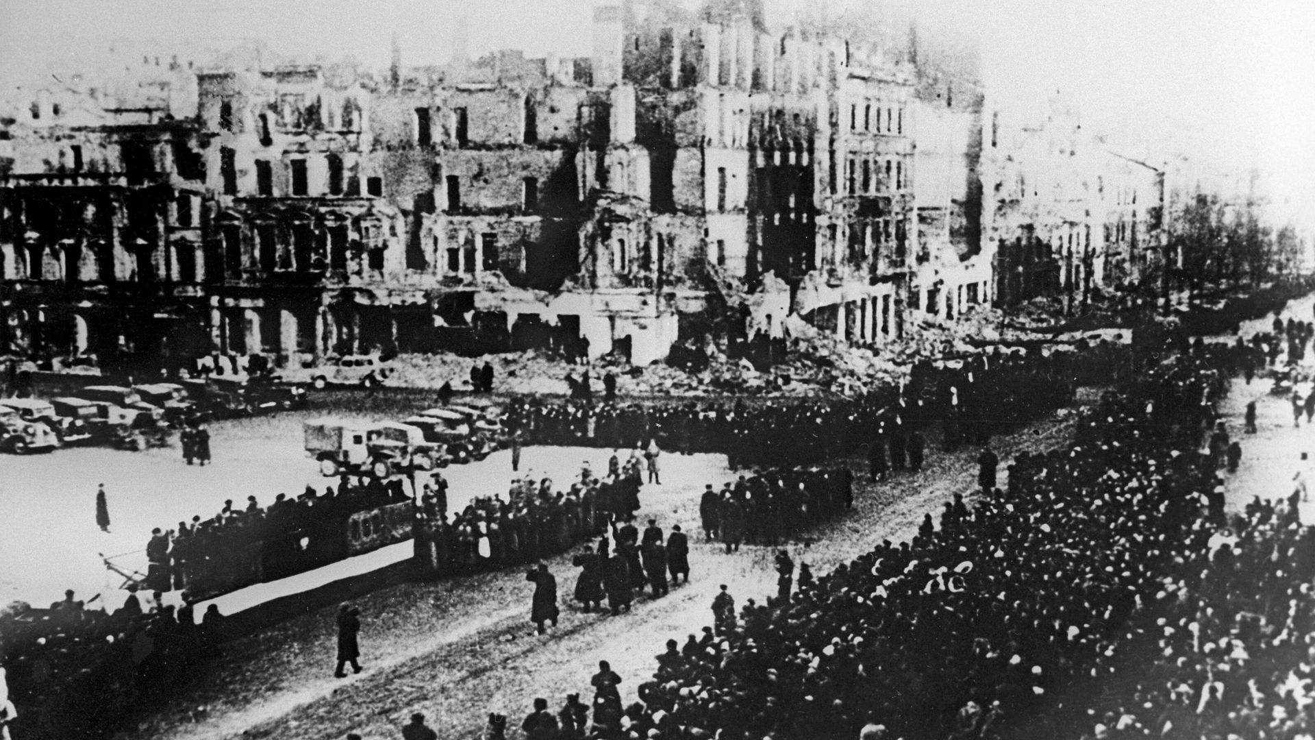 Парад Войска Польского на площади освобожденной Варшавы. 19 января 1945 Парад Войска Польского на площади освобожденной Варшавы. 19 января 1945 - РИА Новости, 1920, 07.05.2021