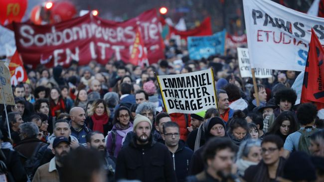 Демонстрации против пенсионной реформы в Париже, Франция. 16 января 2020 Демонстрации против пенсионной реформы в Париже, Франция. 16 января 2020