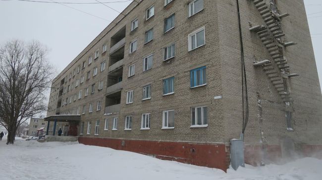 Общежитие, в подвале которого была обнаружена пропавшая в городе Карасук 10-летняя девочка Общежитие, в подвале которого была обнаружена пропавшая в городе Карасук 10-летняя девочка