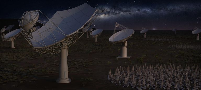 Антенны радиоинтерферометра SKA ночью Антенны радиоинтерферометра SKA ночью
