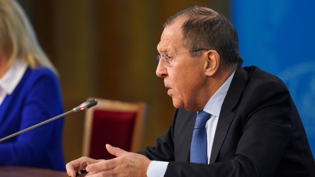 Исполняющий обязанности министра иностранных дел РФ Сергей Лавров во время пресс-конференции по итогам деятельности российской дипломатии 2019 года Исполняющий обязанности министра иностранных дел РФ Сергей Лавров во время пресс-конференции по итогам деятельности российской дипломатии 2019 года