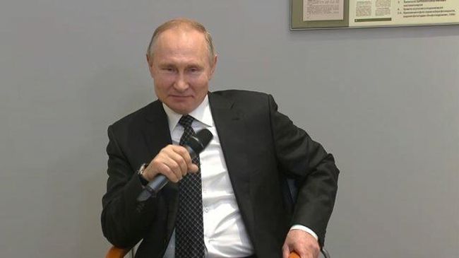 Владимир Путин пообещал выделить ветеранам по 75000 рублей Владимир Путин пообещал выделить ветеранам по 75000 рублей